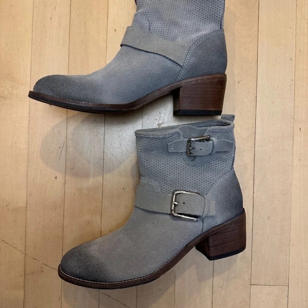 Donald J. Pliner Willow OL grey bootie, 7.5. CB2169